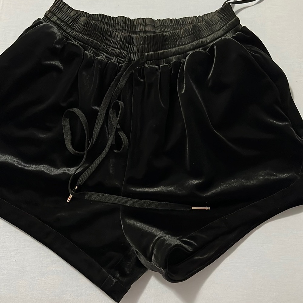Velvet black short